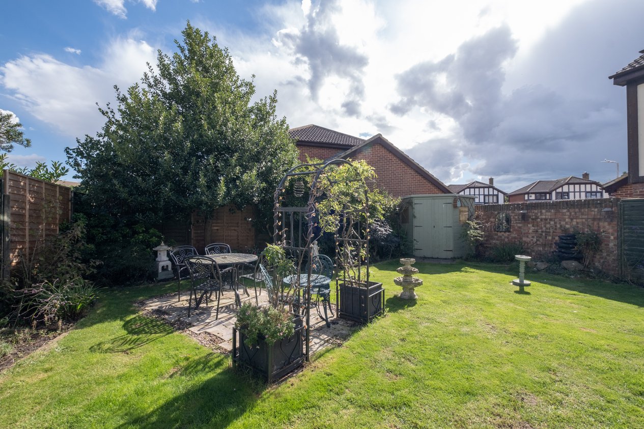 Properties For Sale in Gloucester Mews New Romney