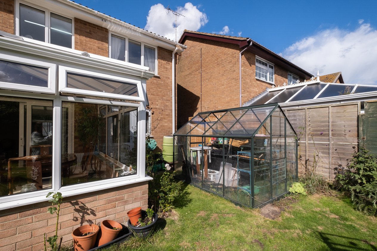 Properties For Sale in Gloucester Mews New Romney