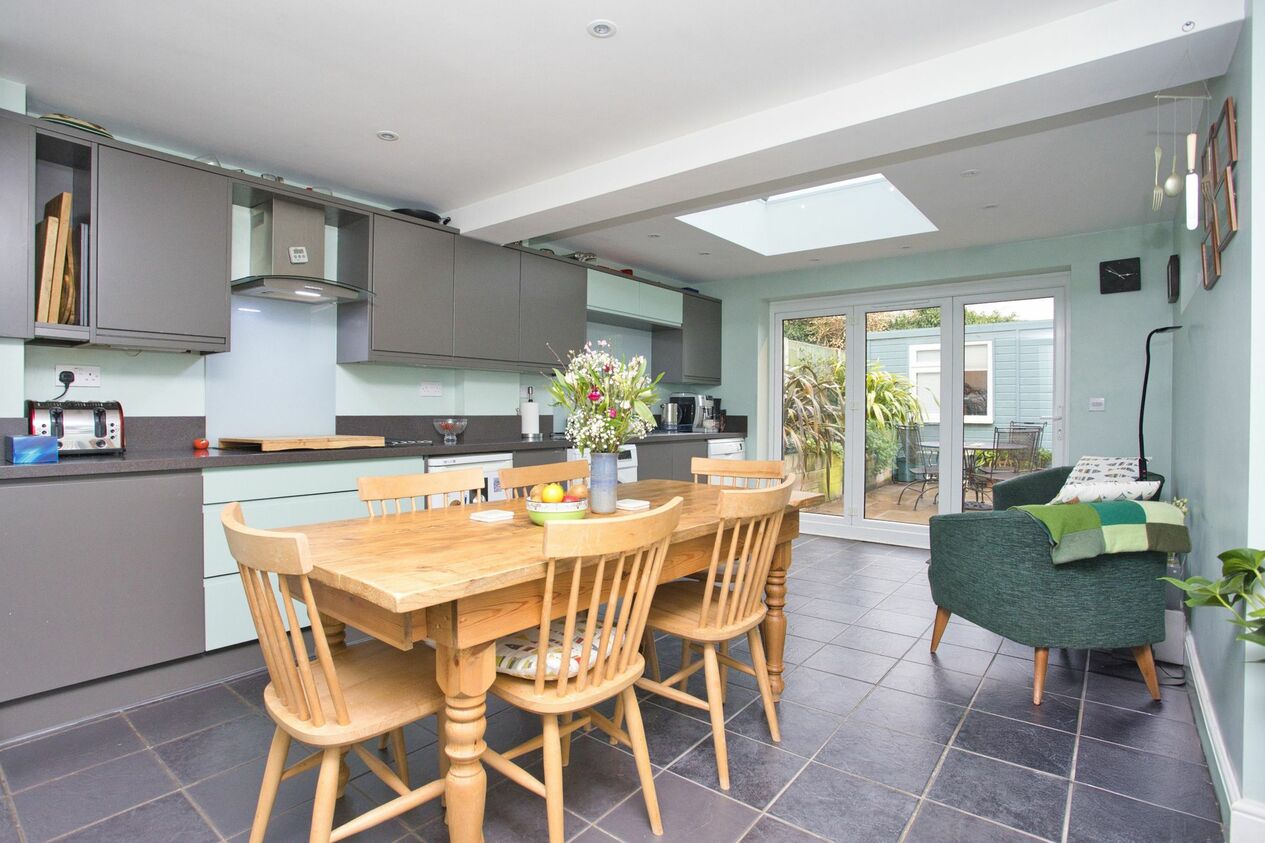 Properties Sold Subject To Contract in Golf Road  Deal