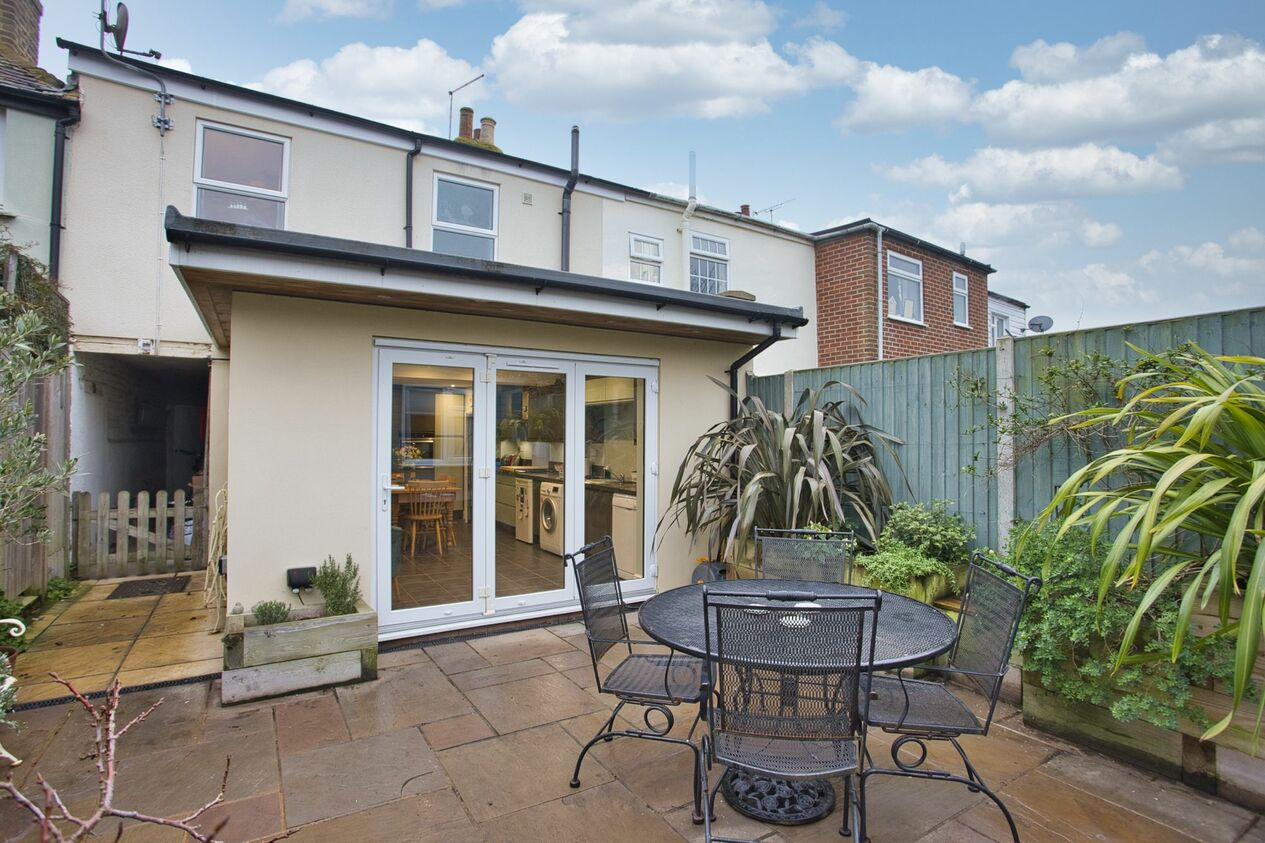 Properties Sold Subject To Contract in Golf Road  Deal