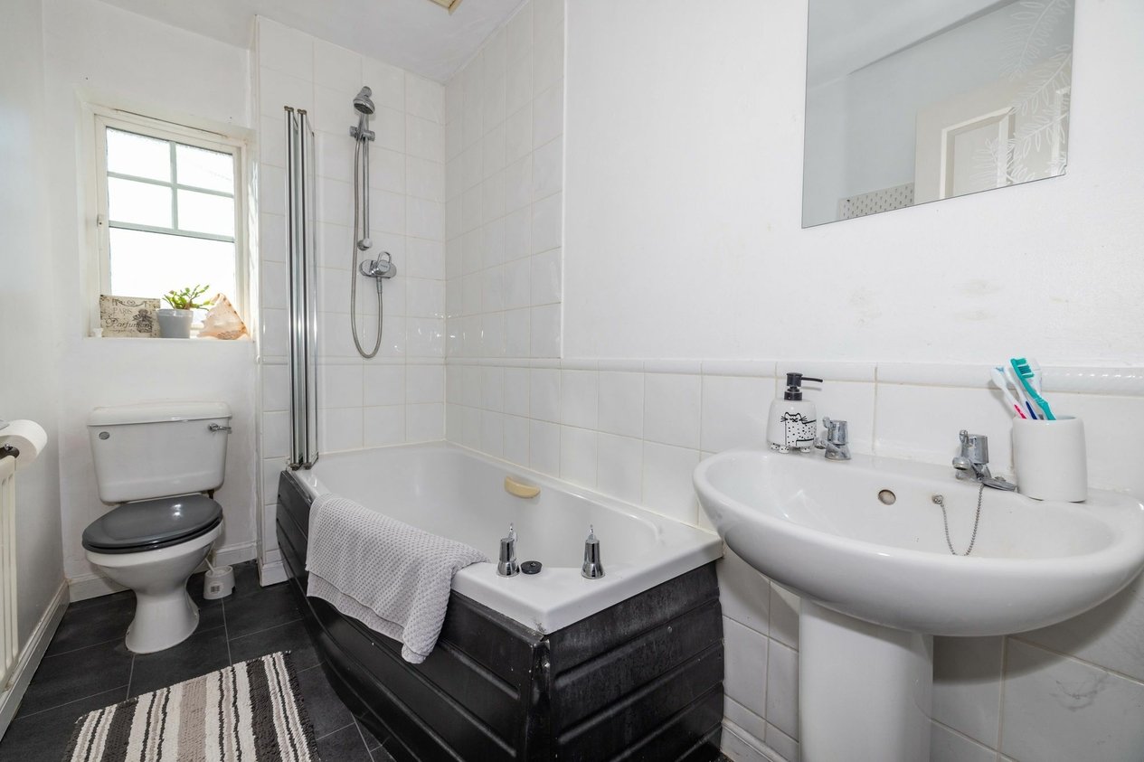 Properties Sold Subject To Contract in Gordon Close  Ashford