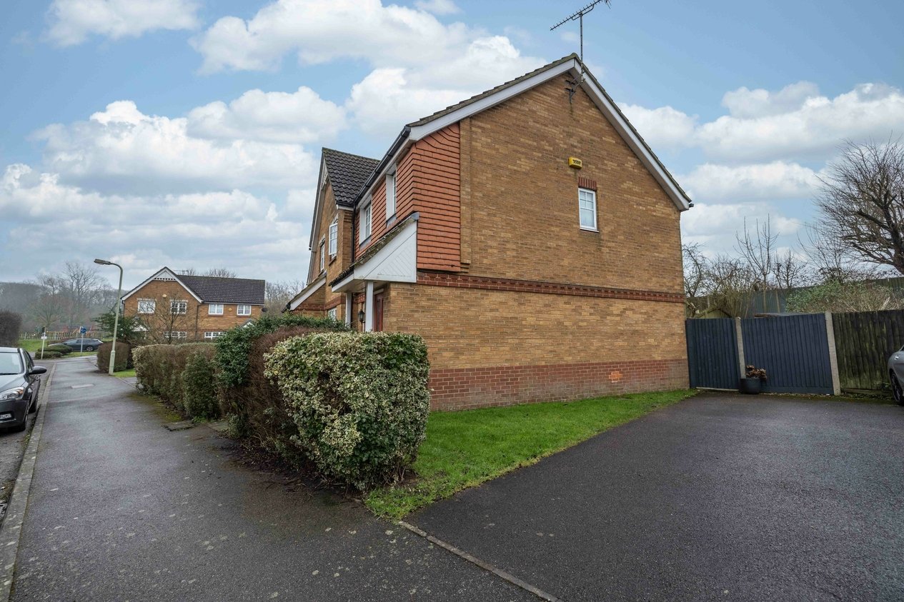 Properties Under Offer in Gordon Close Ashford