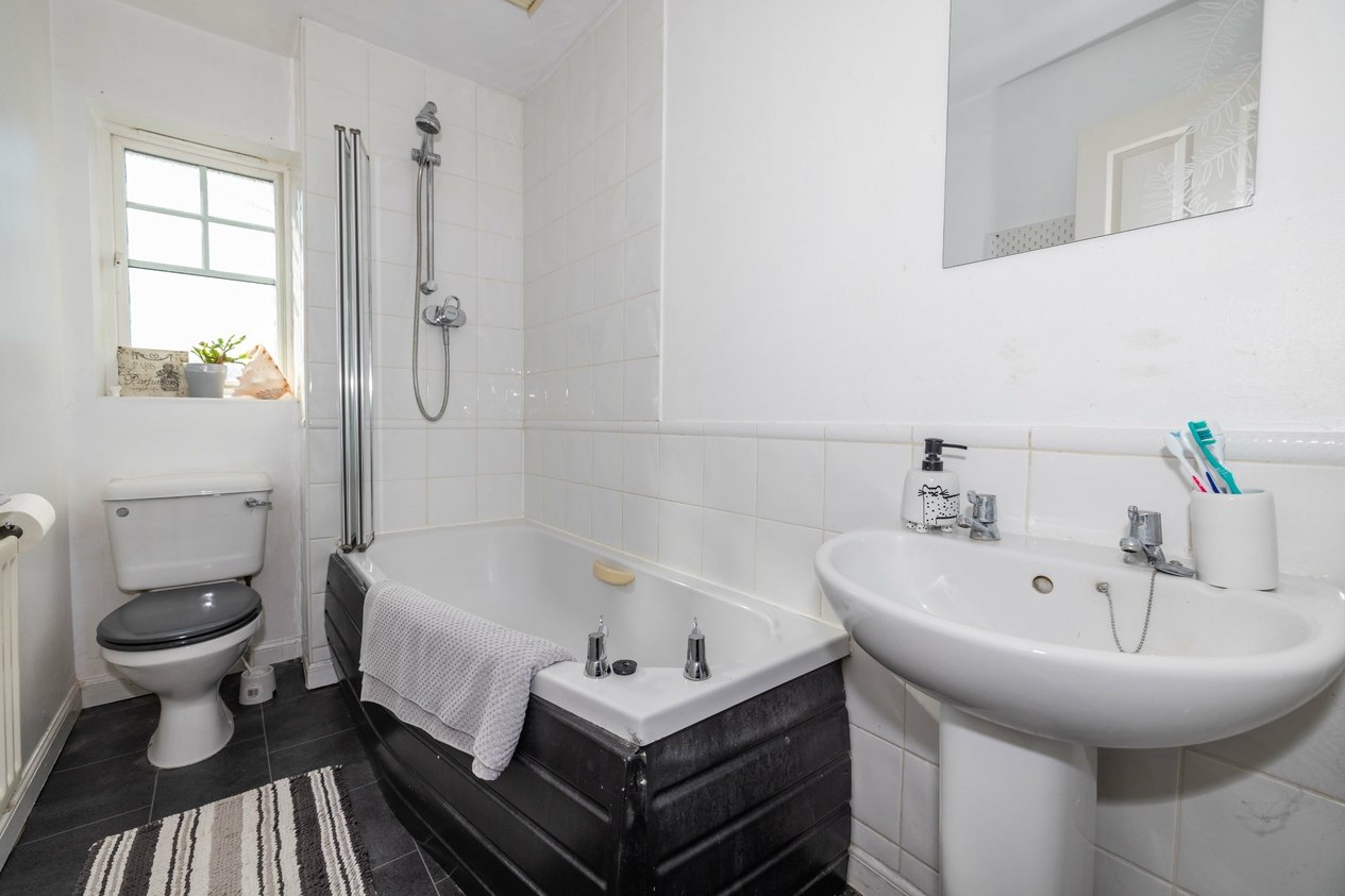 Properties Under Offer in Gordon Close Ashford