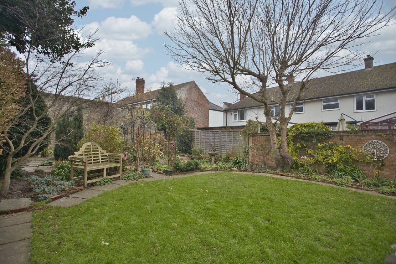 Properties Sold Subject To Contract in Grams Road  Walmer
