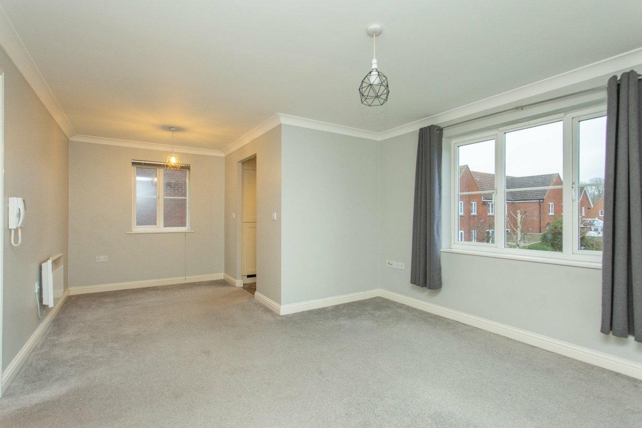 Properties Under Offer in Green Close Whitfield