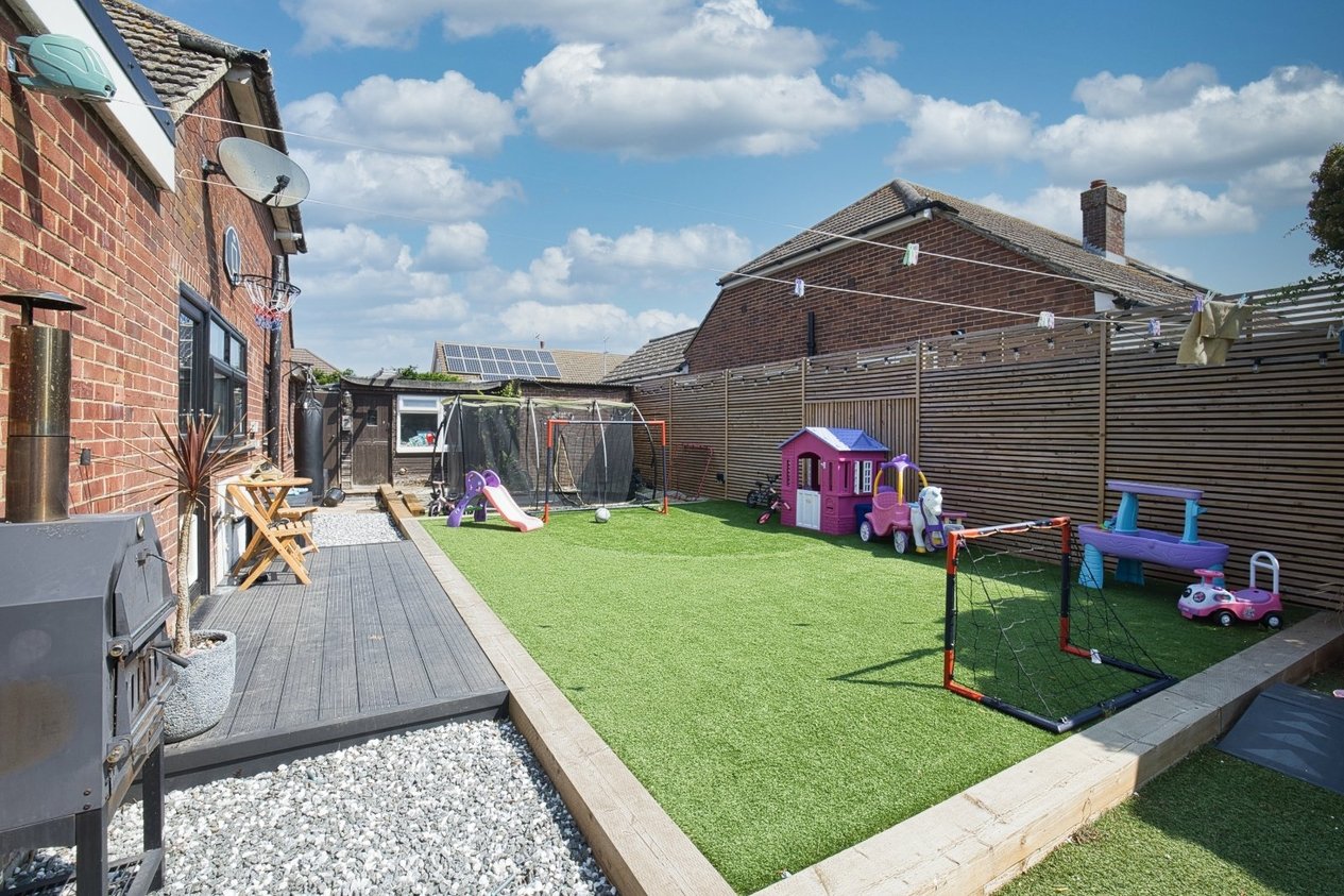 Properties For Sale in Greenhill Gardens Minster
