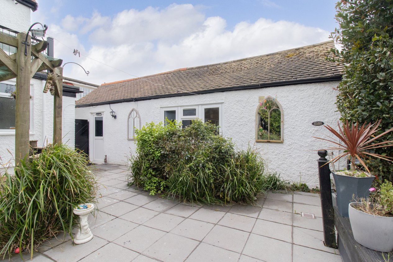 Properties For Sale in Greenhill Road Herne Bay