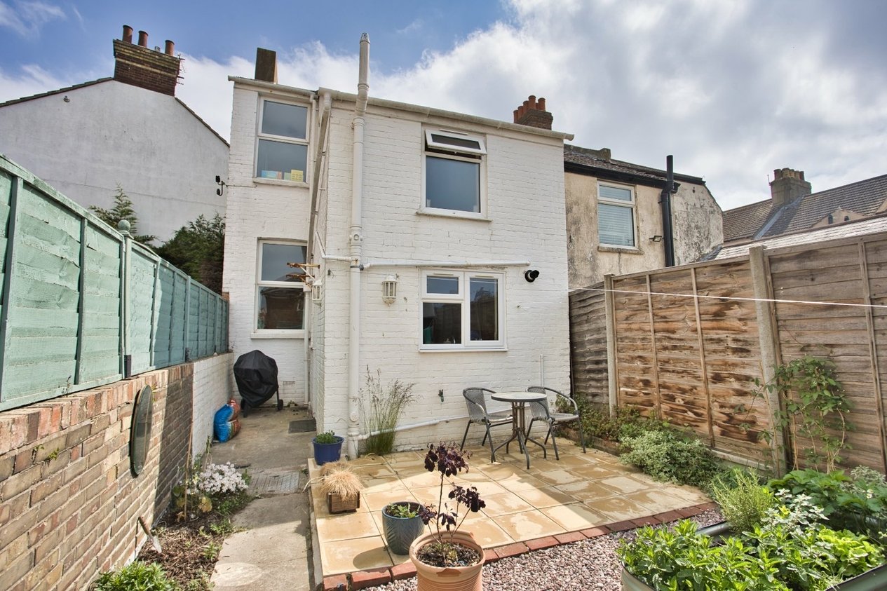 Properties Under Offer in Grove Road Folkestone