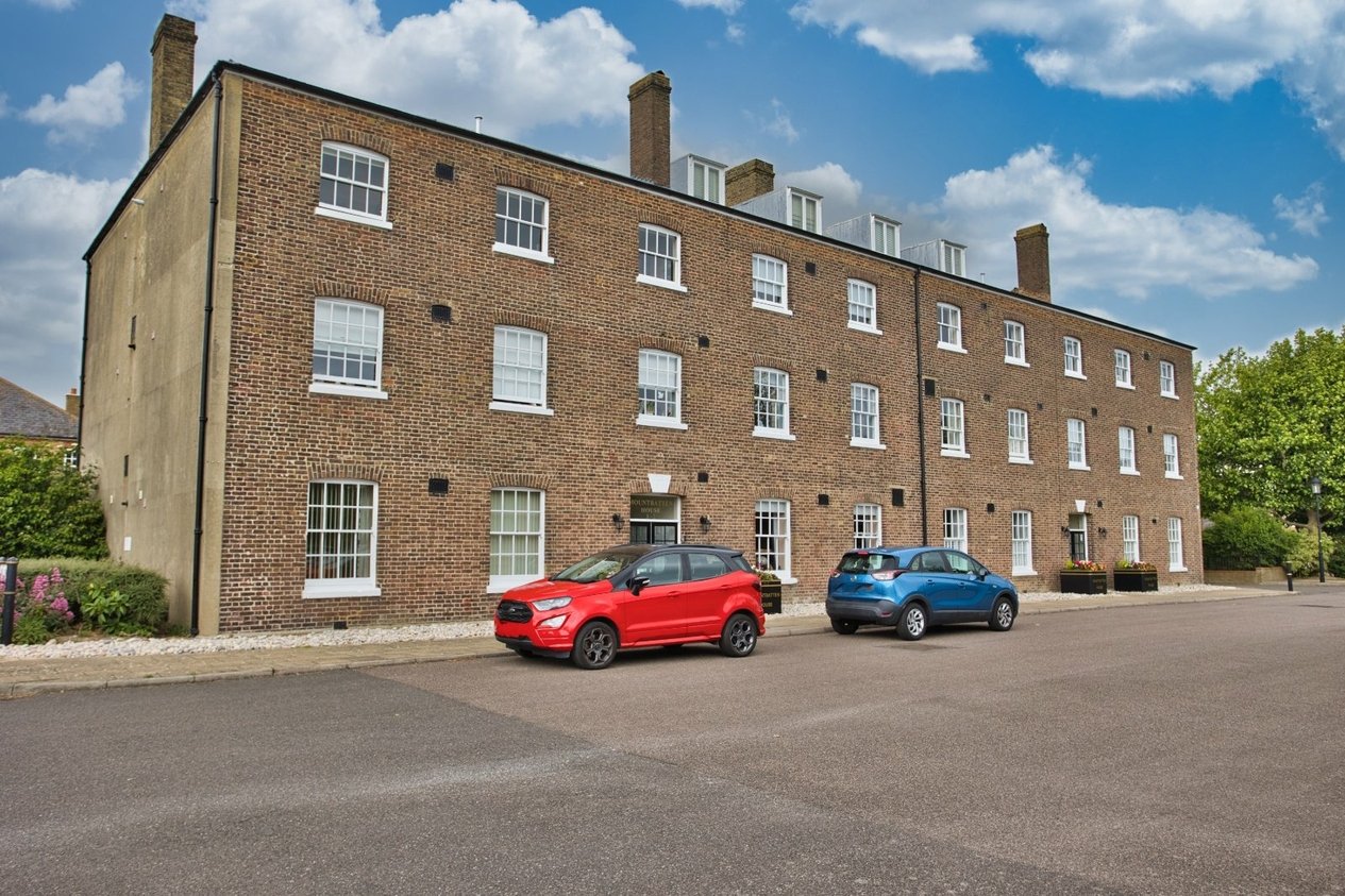 Properties For Sale in Halliday Drive Deal