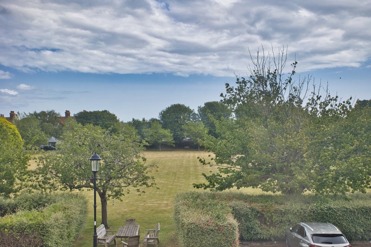 Properties For Sale in Halliday Drive Deal