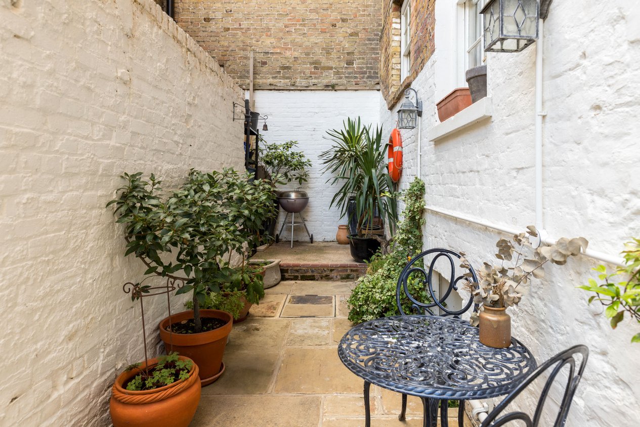 Properties Under Offer in Hawley Square Margate