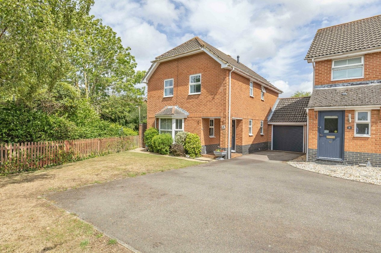 Properties For Sale in Hawthorn Road Kingsnorth