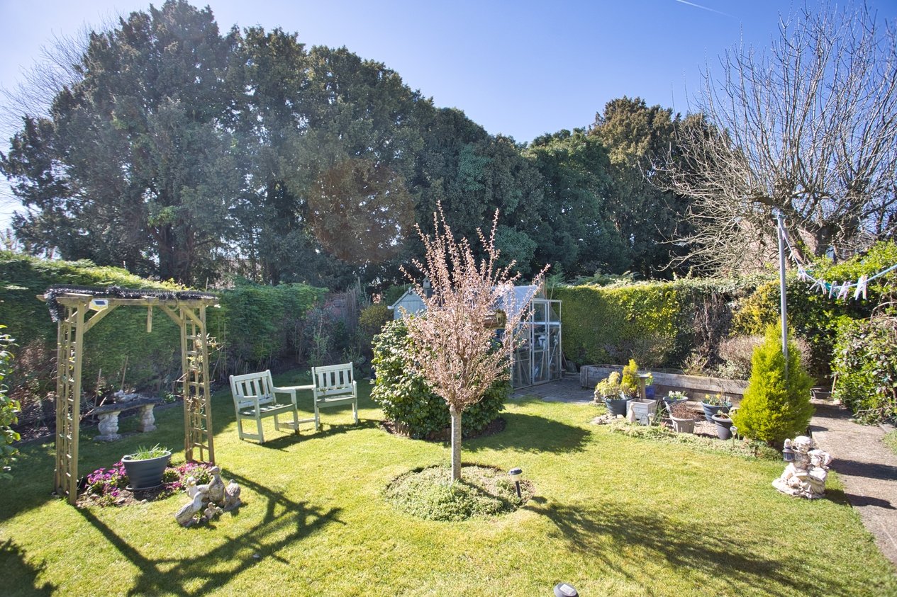 Properties Under Offer in Hawthorne Close Eythorne