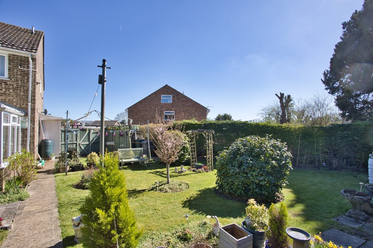 Properties Under Offer in Hawthorne Close Eythorne