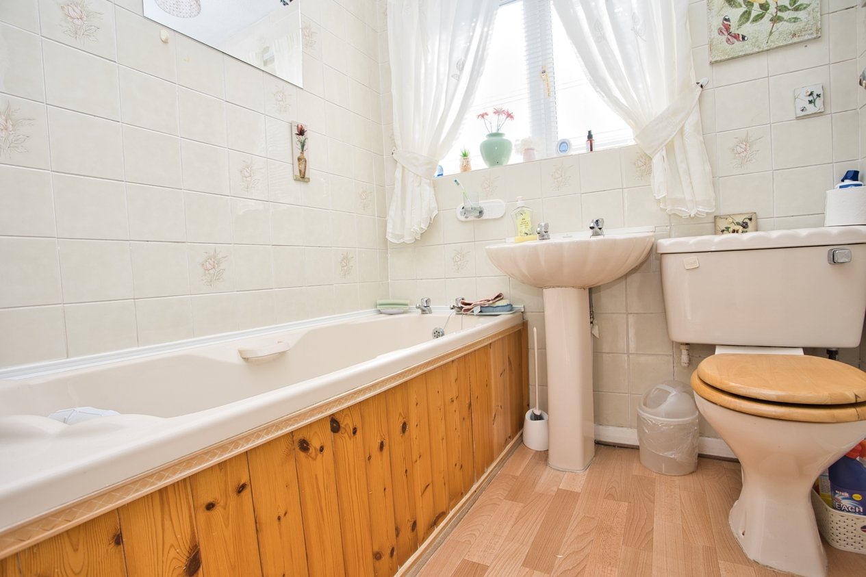 Properties Under Offer in Hawthorne Close Eythorne