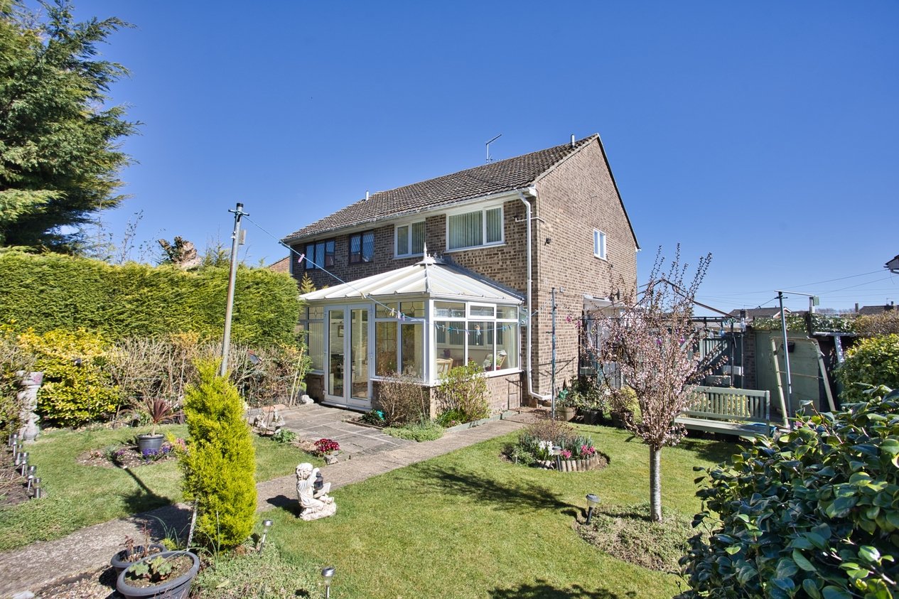 Properties Under Offer in Hawthorne Close Eythorne