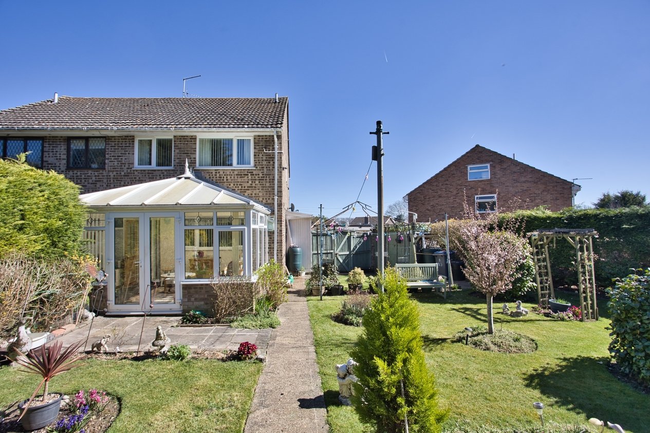 Properties Under Offer in Hawthorne Close Eythorne