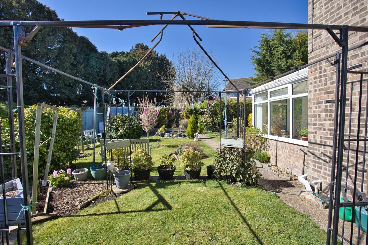 Properties Under Offer in Hawthorne Close Eythorne