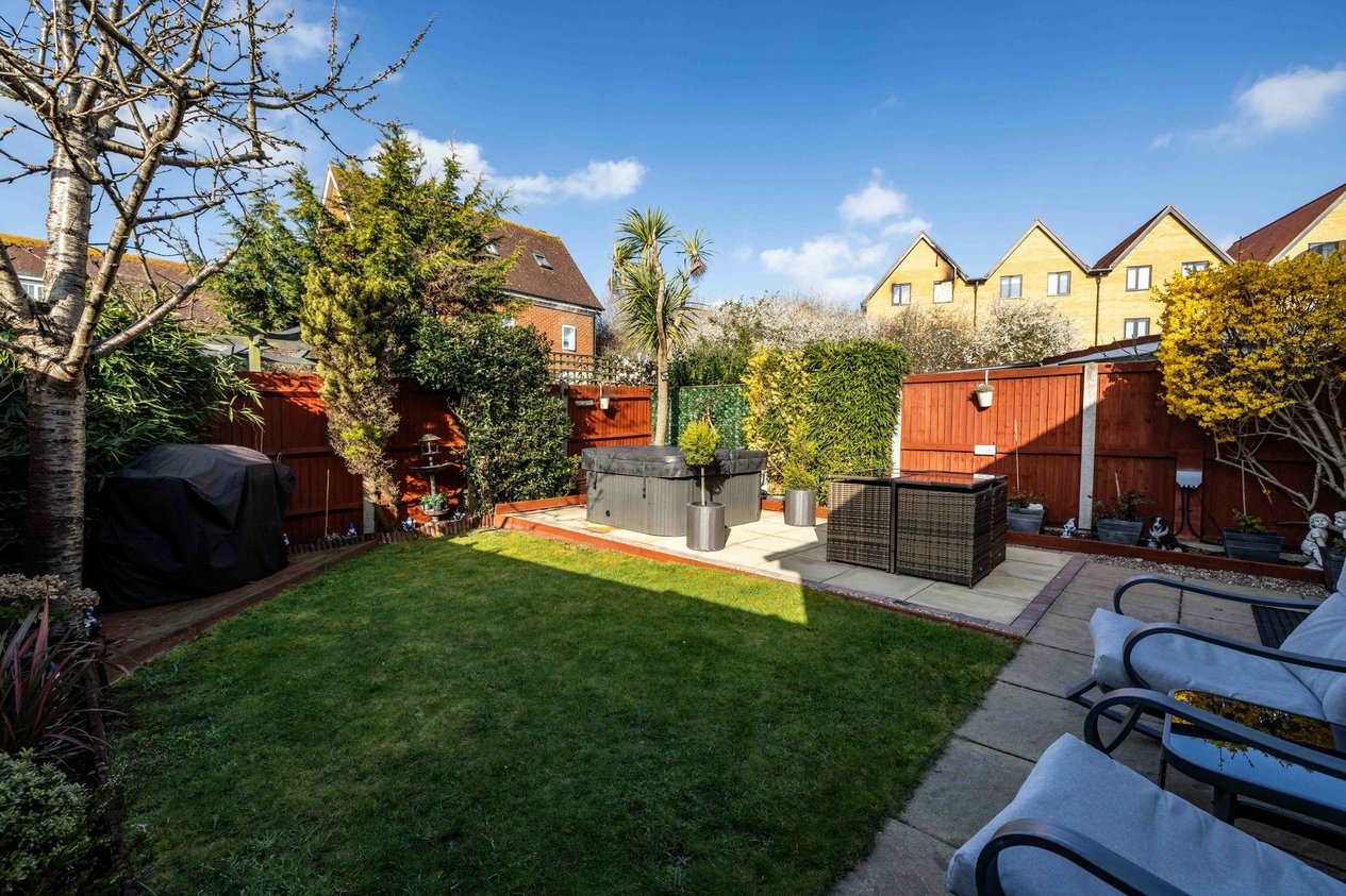 Properties For Sale in Hedgers Way  Kingsnorth
