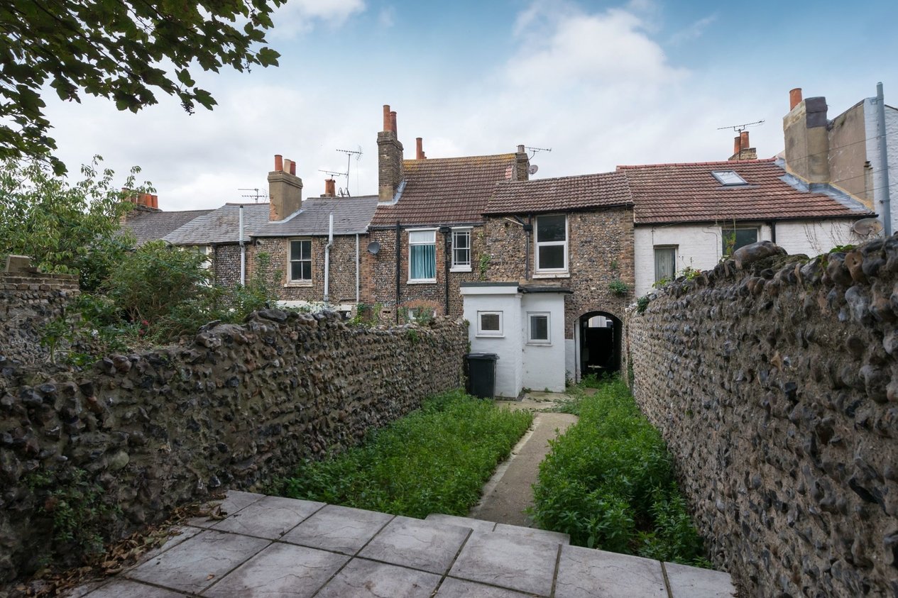 House Terraced for sale in Hereson Road,Ramsgate Miles & Barr