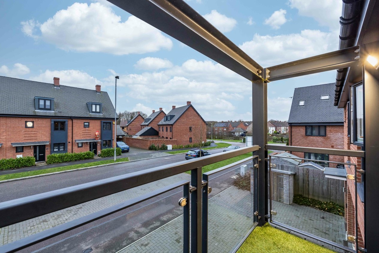 Properties Under Offer in Heritage Road Ashford