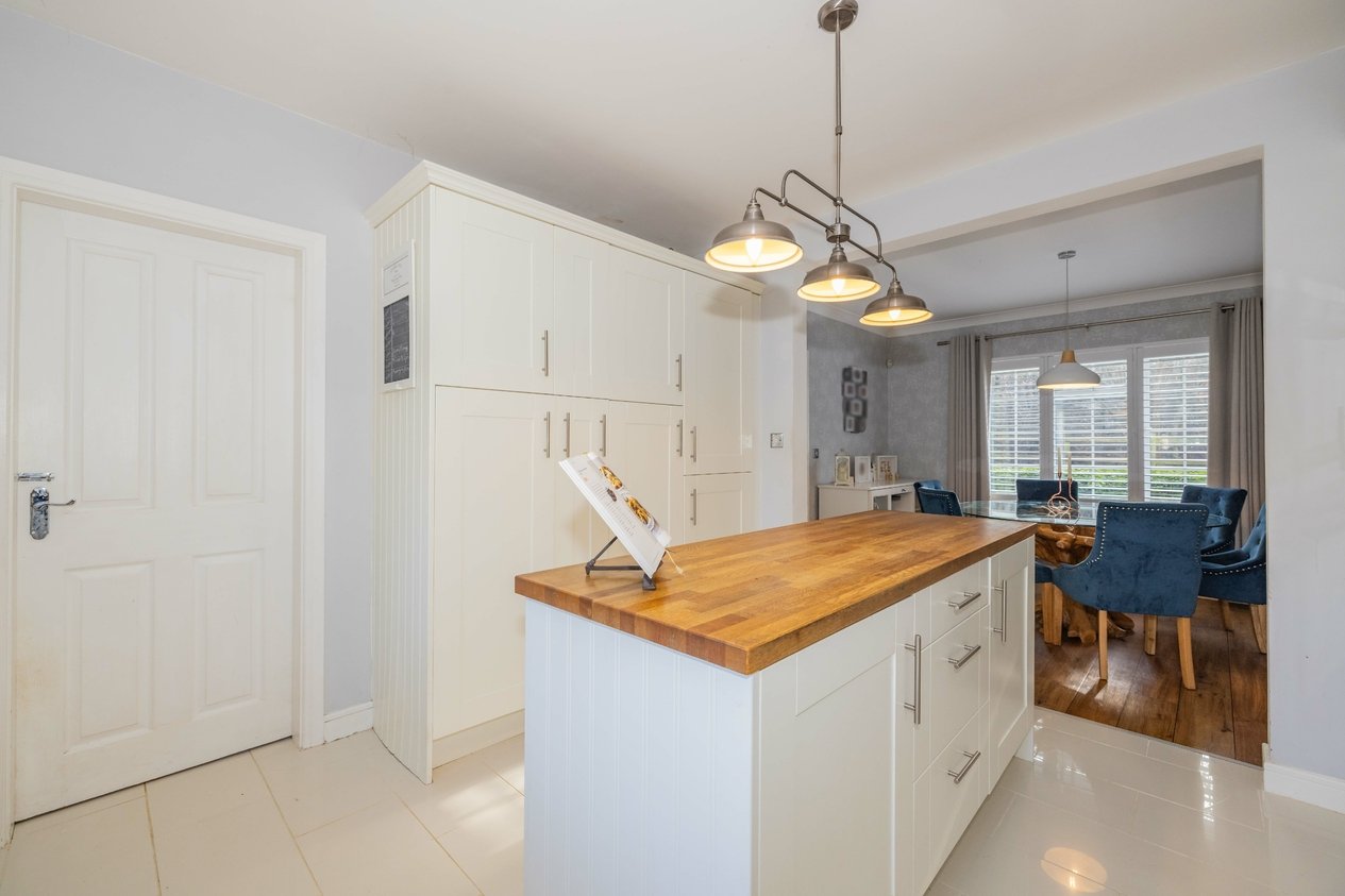 Properties Under Offer in High Ridge Ashford