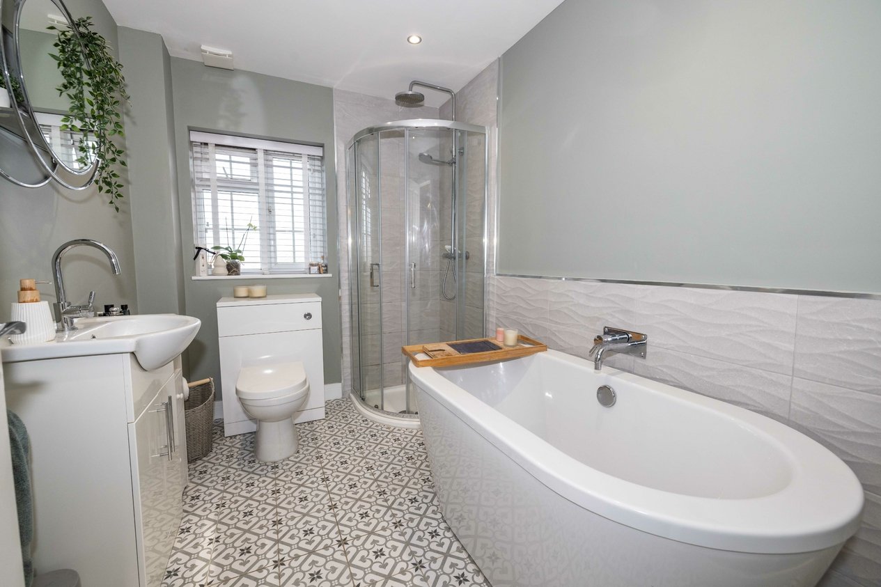 Properties Under Offer in High Ridge Ashford