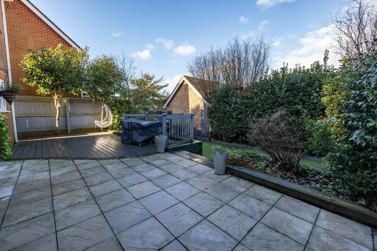 Properties Under Offer in High Ridge Ashford