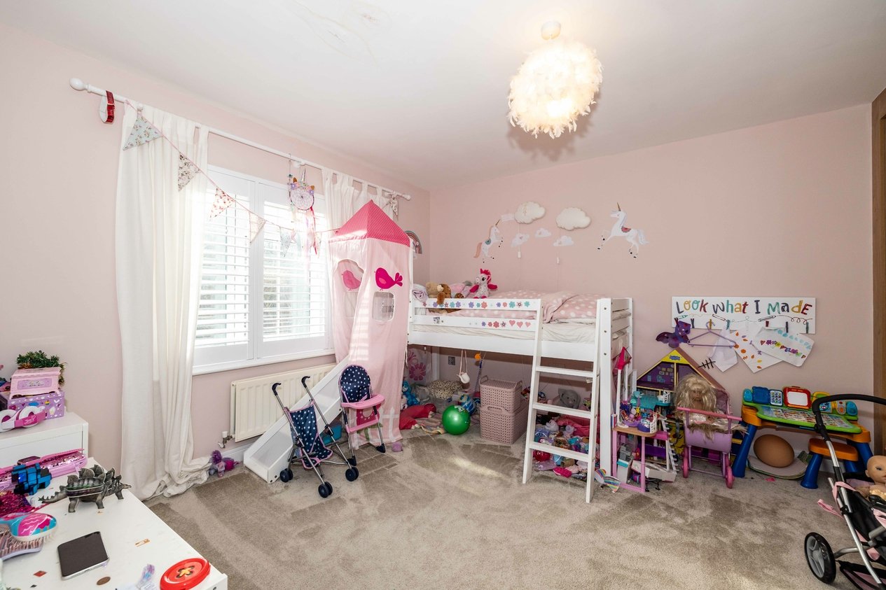 Properties Under Offer in High Ridge Ashford