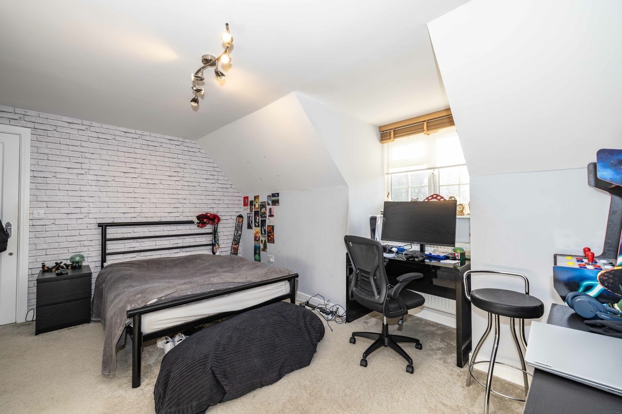 Properties Under Offer in High Ridge Ashford