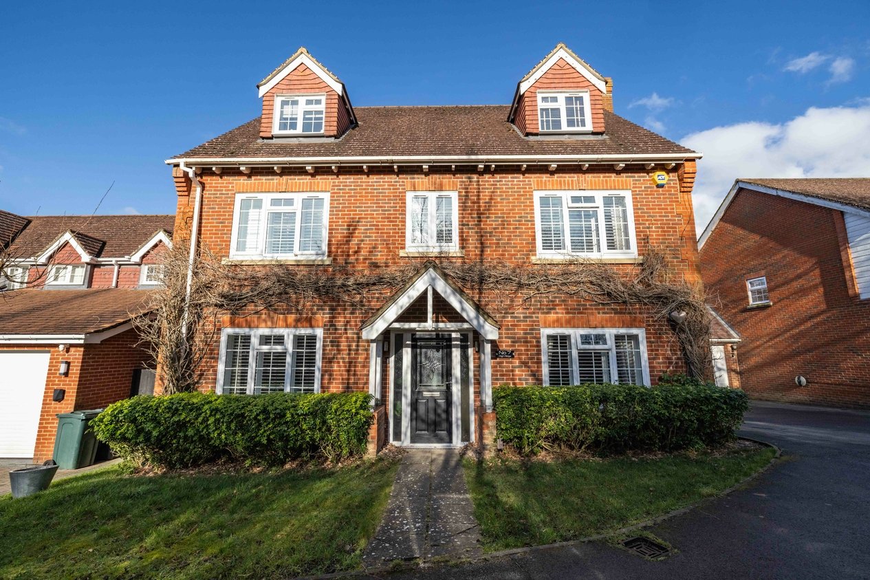 Properties Under Offer in High Ridge Ashford