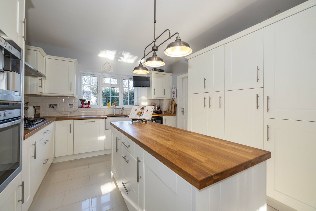 Properties Under Offer in High Ridge Ashford