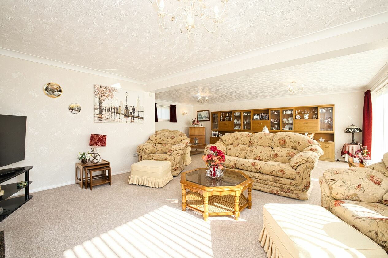 Properties For Sale in High Street  Manston