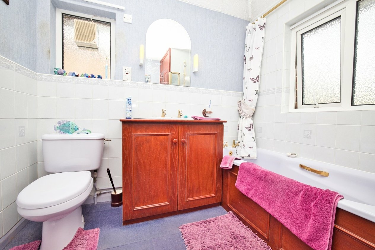 Properties For Sale in High Street Minster