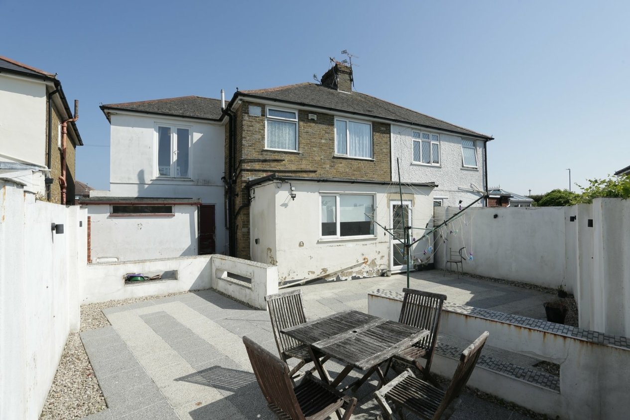 Properties For Sale in High Street St. Lawrence