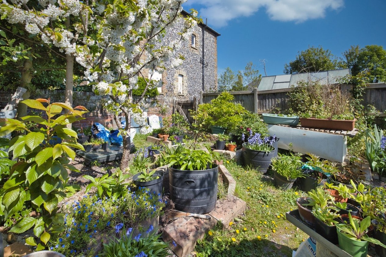 Properties Under Offer in High Street St. Peters