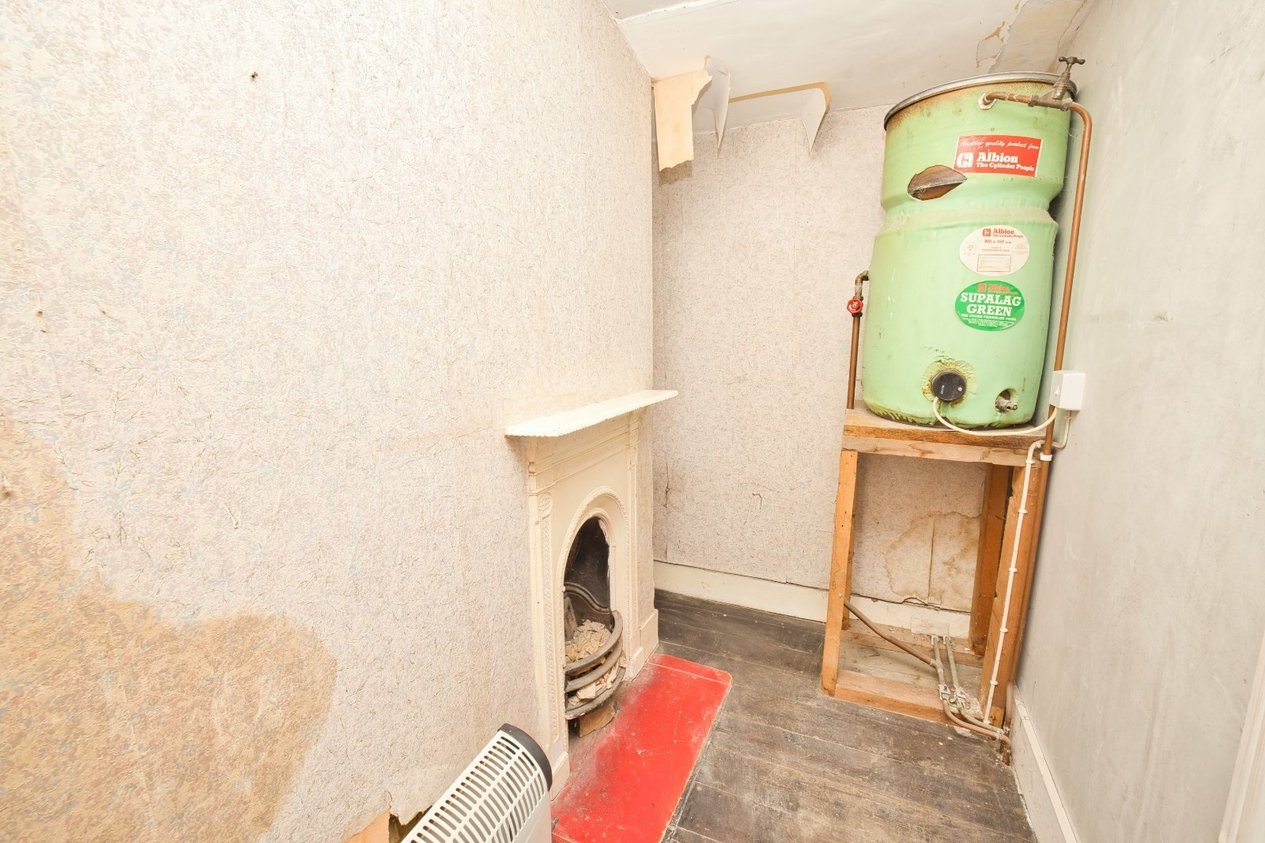 Properties Under Offer in High Street St. Peters