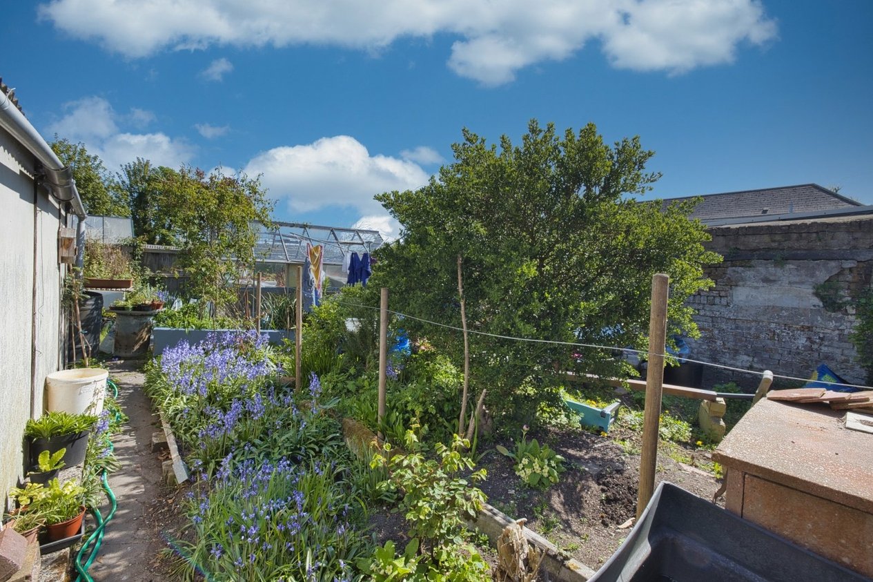 Properties Under Offer in High Street St. Peters