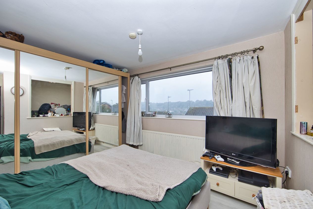 Properties For Sale in Highland Close  Folkestone
