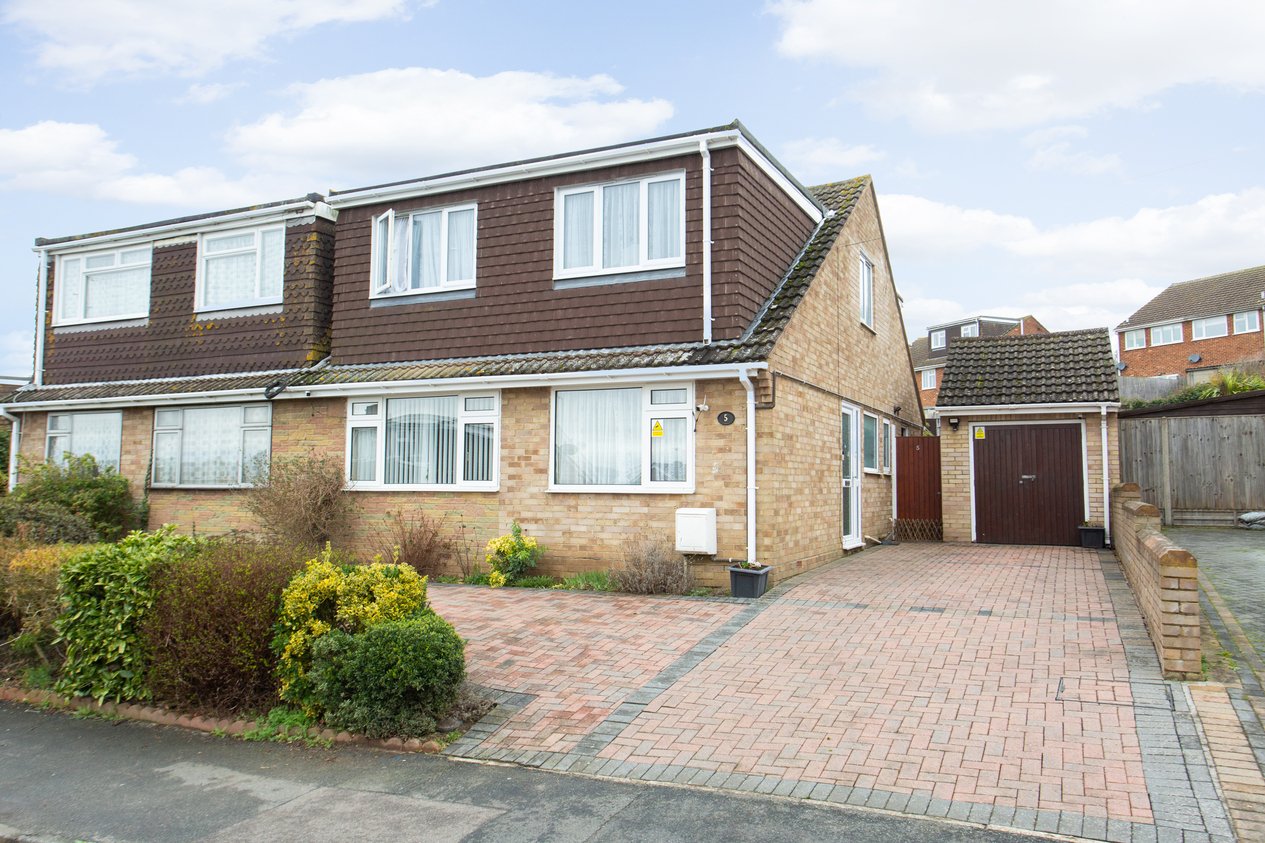 Properties Under Offer in Hoades Wood Road Sturry