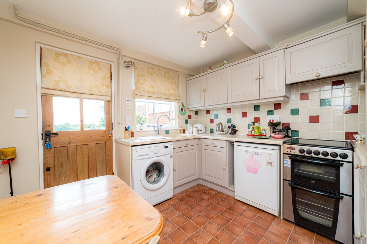 Properties For Sale in Hobday Cottage, The Lees Ashford