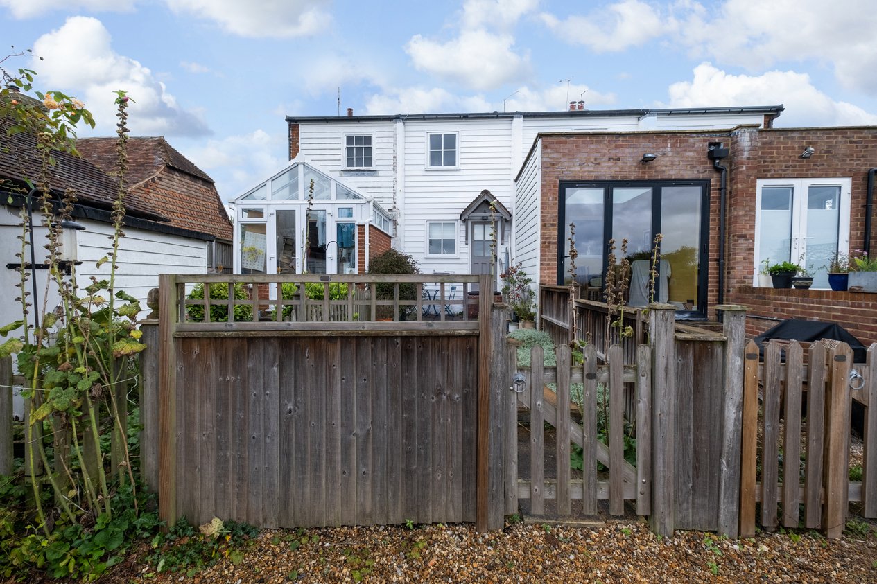 Properties For Sale in Hobday Cottage, The Lees Ashford