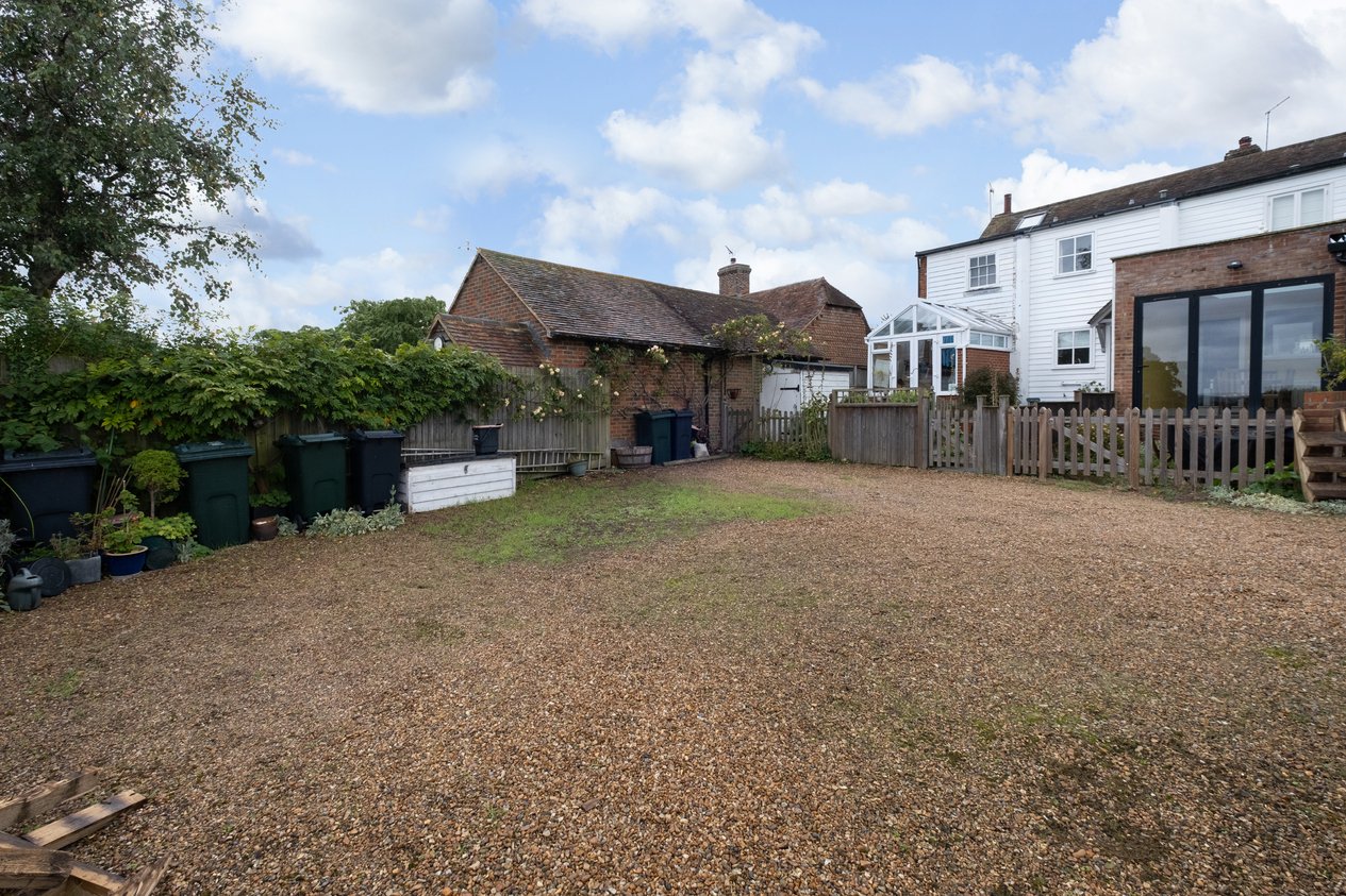 Properties For Sale in Hobday Cottage, The Lees Ashford