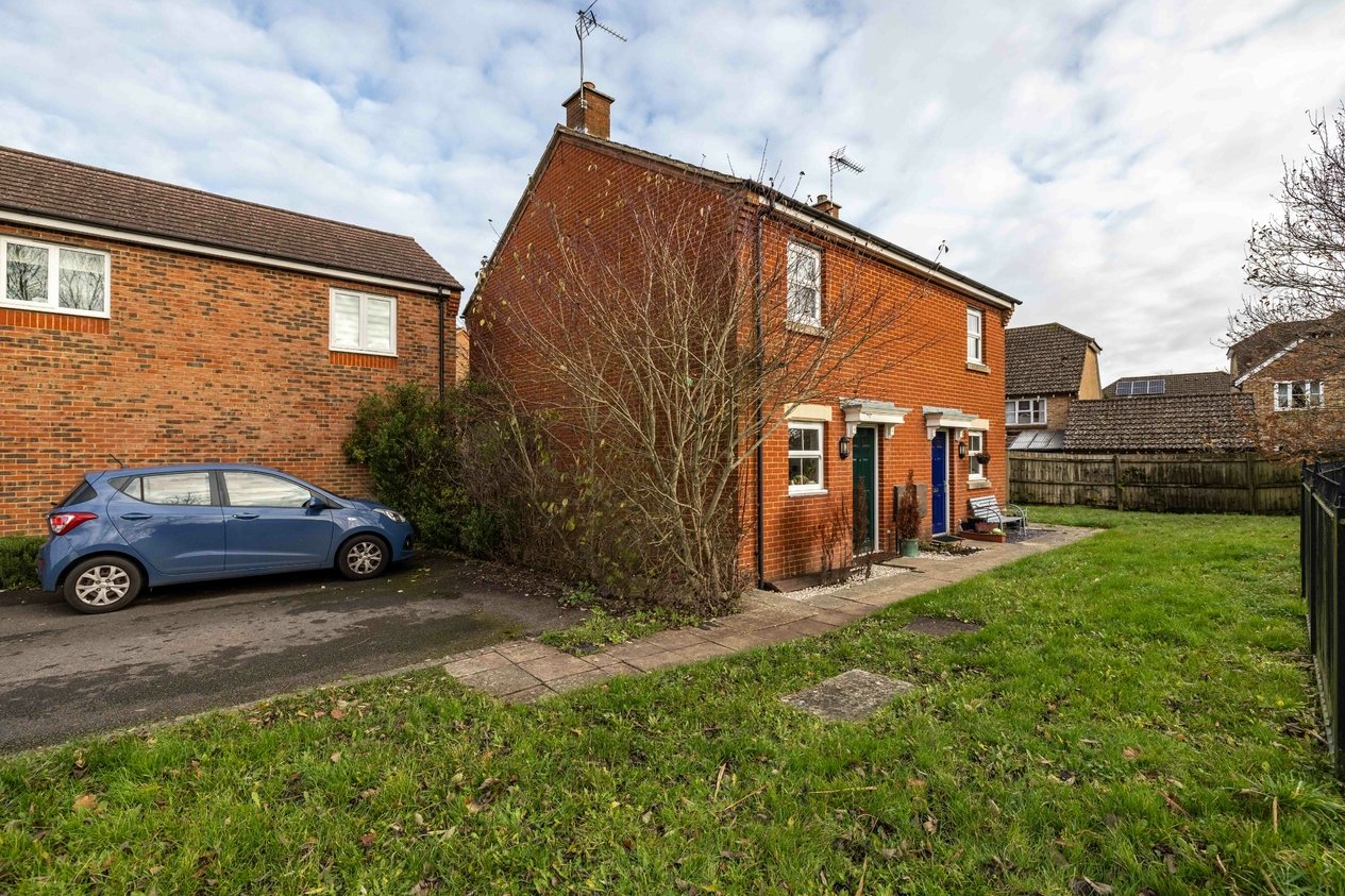 Properties Under Offer in Holt Close Ashford