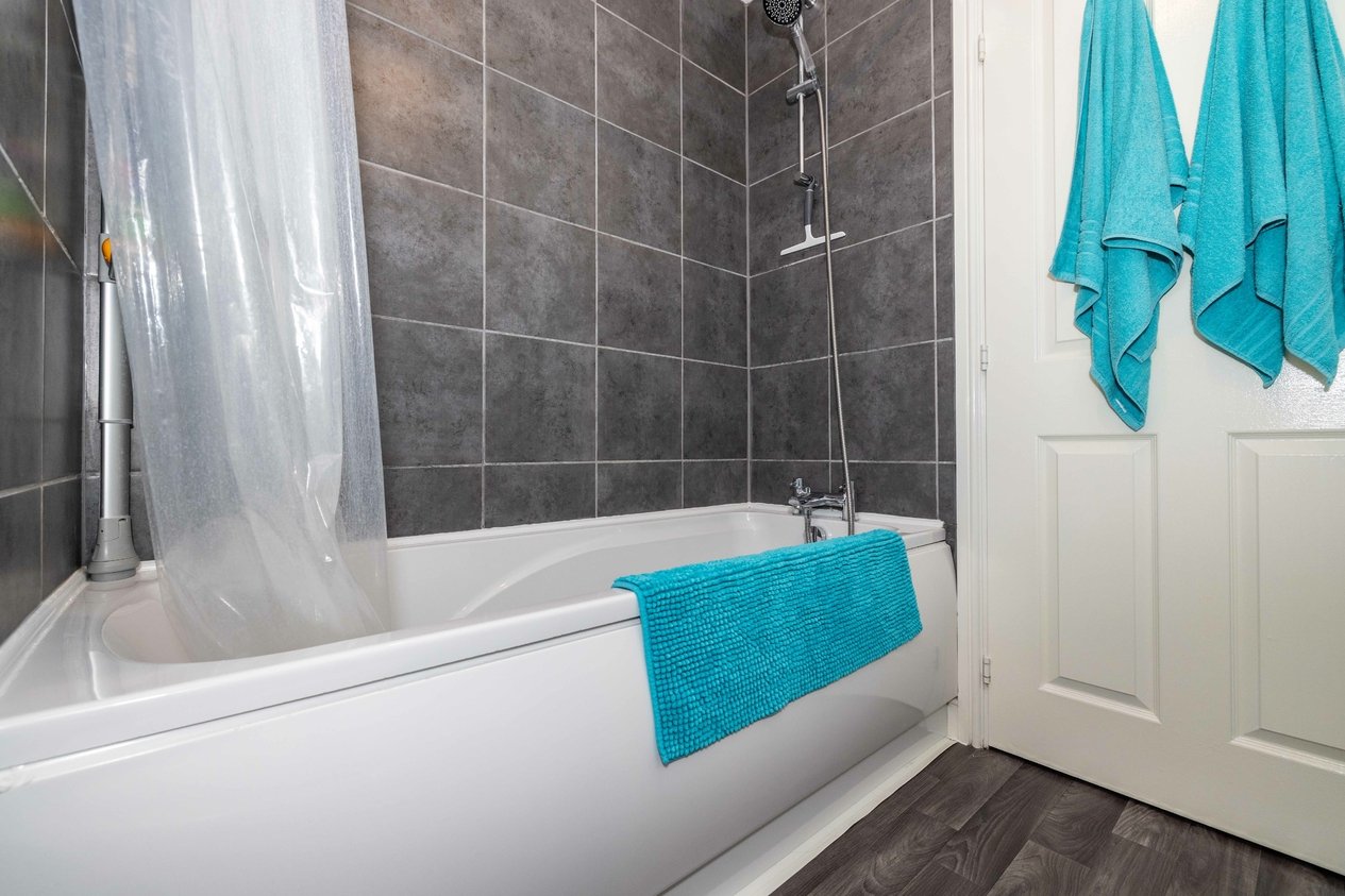 Properties Under Offer in Holt Close Ashford