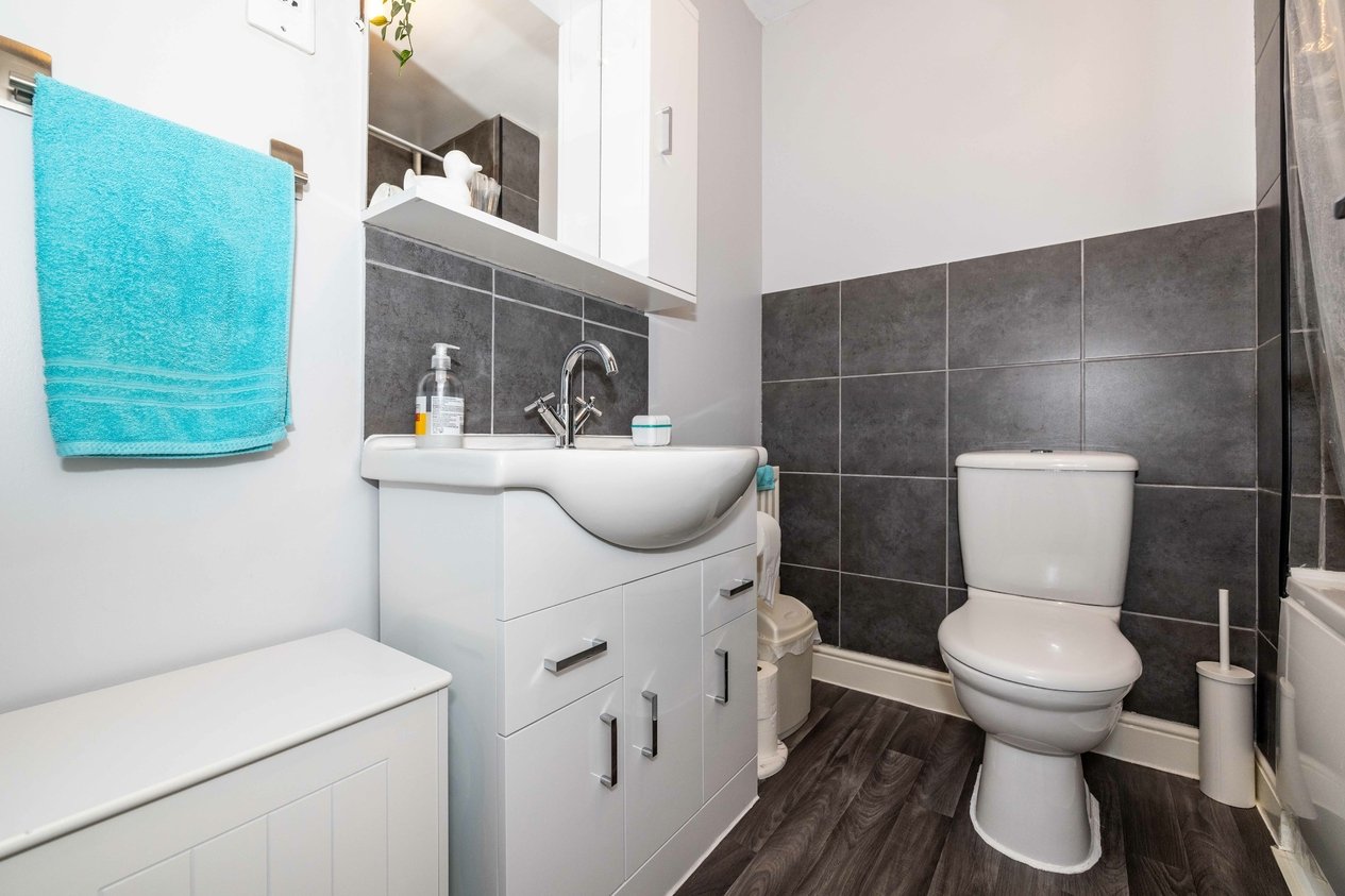 Properties Under Offer in Holt Close Ashford
