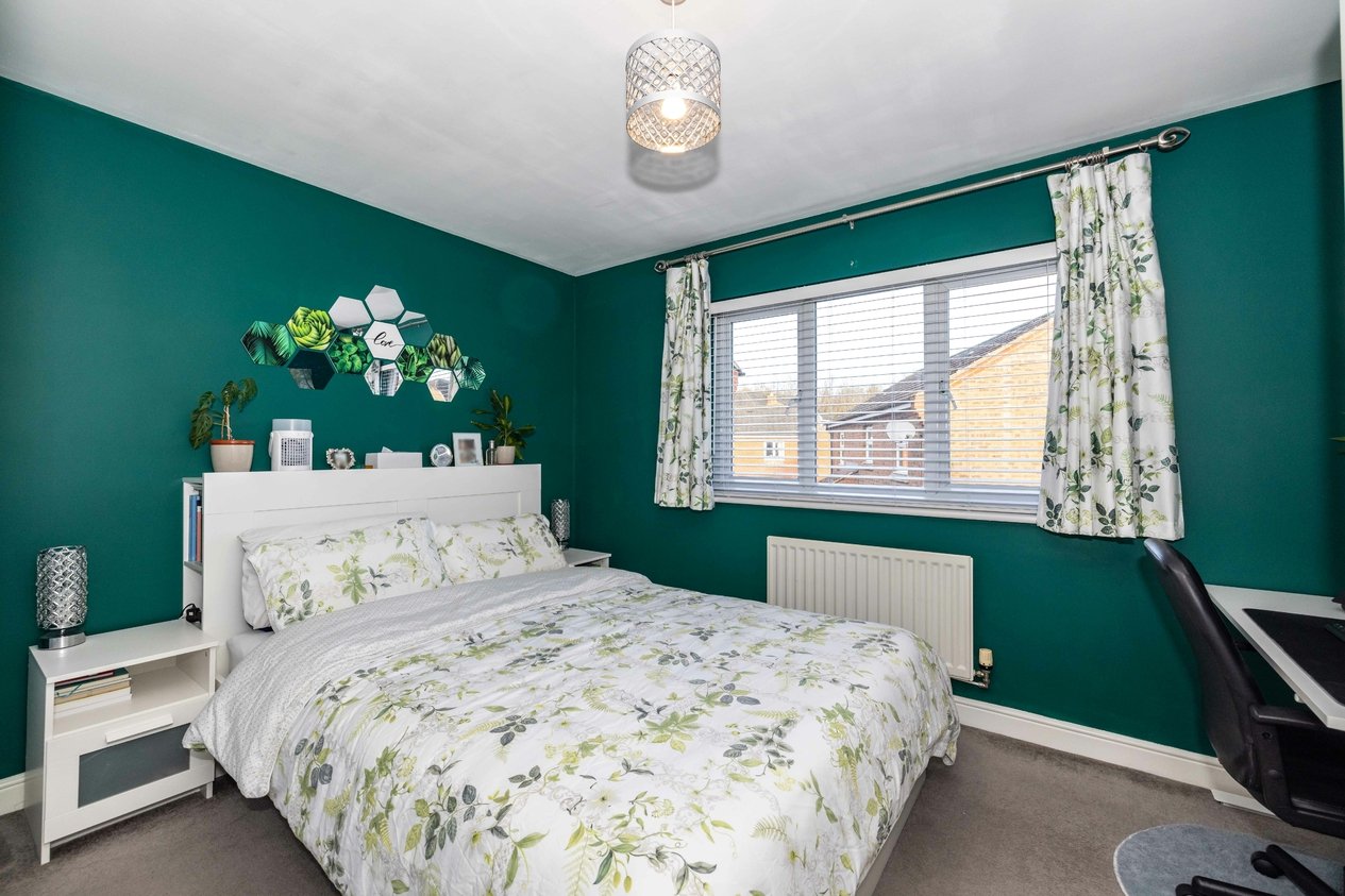Properties Under Offer in Holt Close Ashford