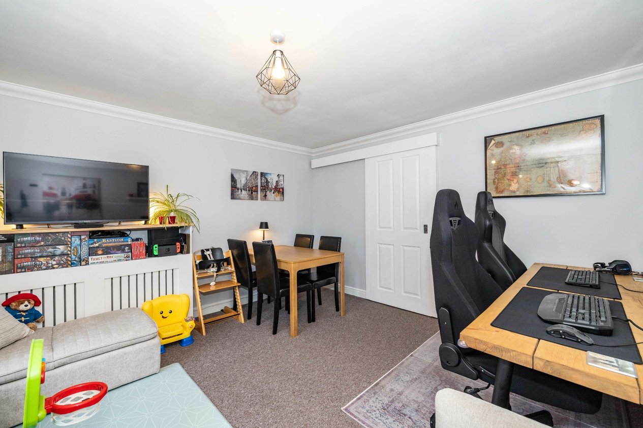 Properties Under Offer in Holt Close Ashford