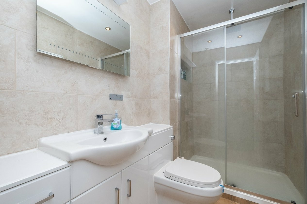 Properties For Sale in Hoppers Way Ashford