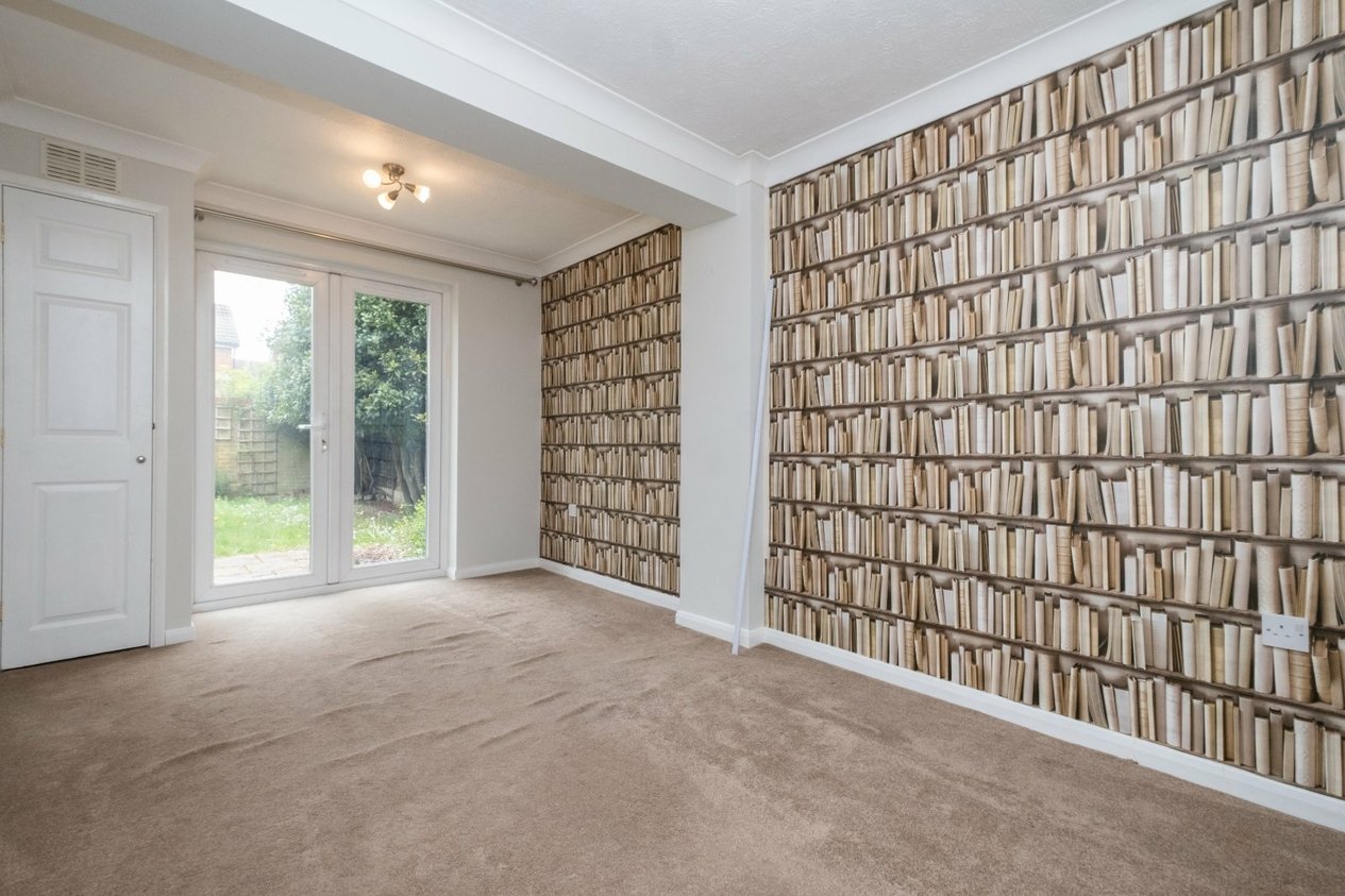 Properties For Sale in Hoppers Way Ashford